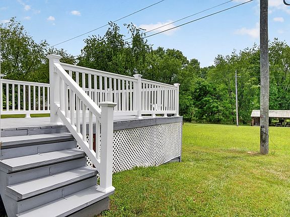 3rd image of 167 Aspen Cir