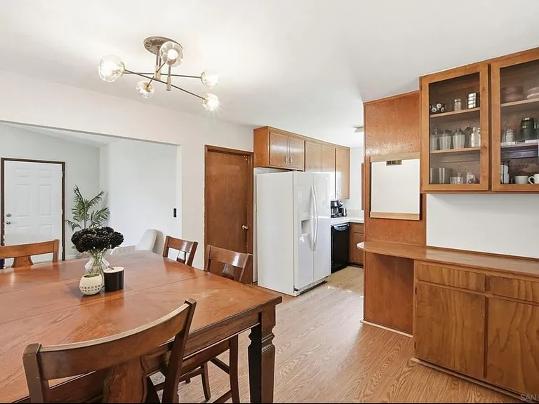 1830 Thelborn Way — Photo 8