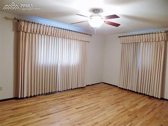 5th image of 801 Rolling Park Dr