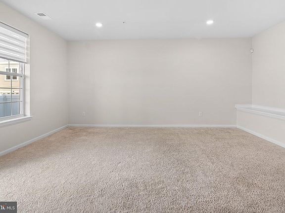 5th image of 7771 Venice Ln