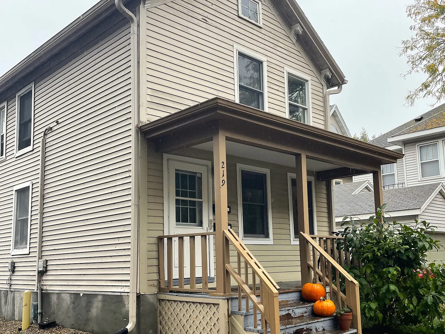 2 bed, 751 sqft, $2,000 — Photo 1