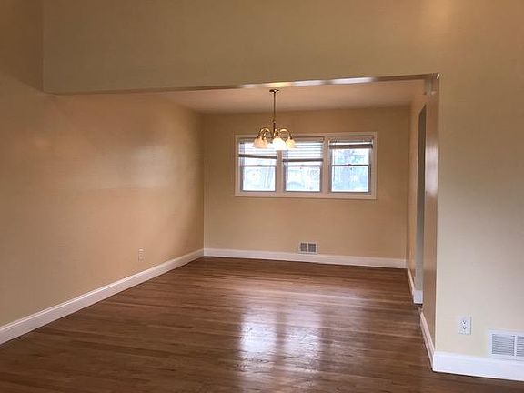 4th image of 283 Webster Dr