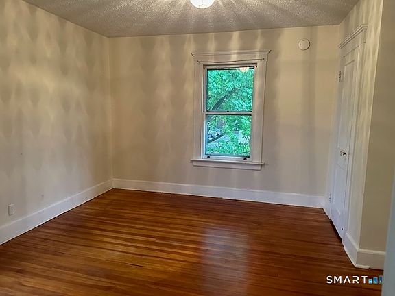 5th image of 23 Chestnut Avenue