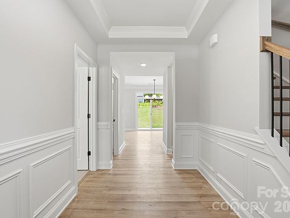 5th image of 5939 New River Dr