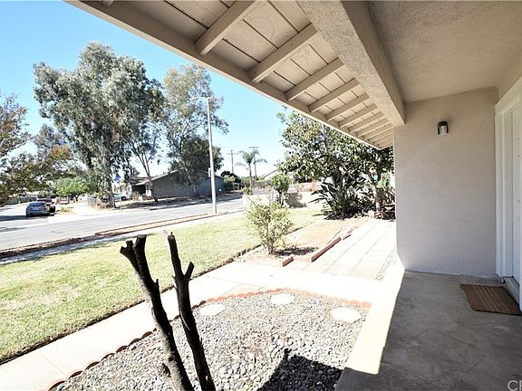 4th image of 13386 Moreno Way