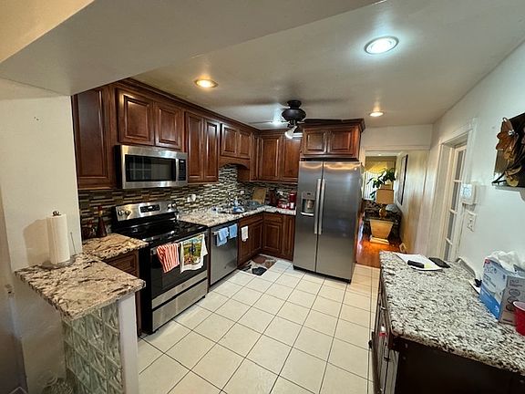 4th image of 1137 Newcastle Ave