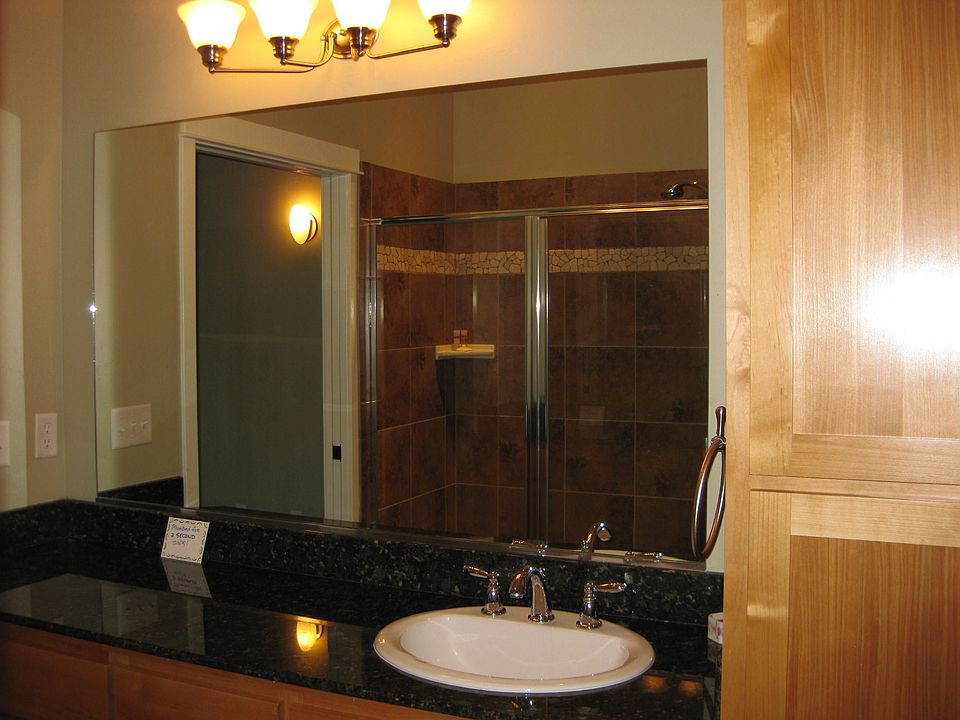 2nd image of 985 Overlook Dr