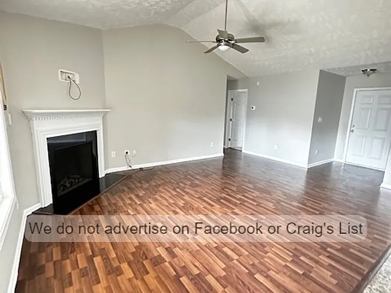 542 Broad Dr — Photo 2
