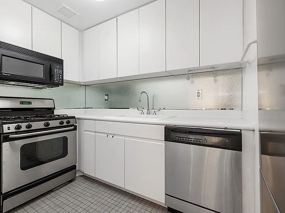 5th image of 216 E 47th St #3