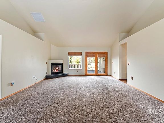 5th image of 23113 Lansing Ln