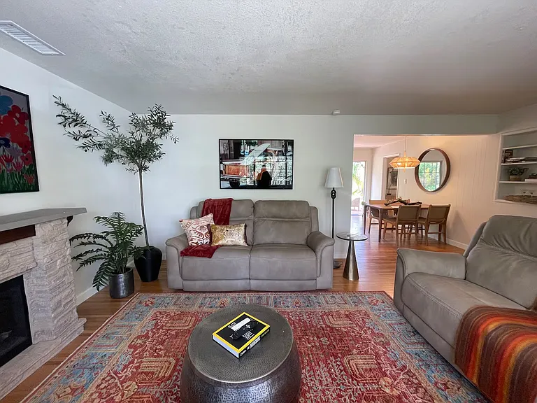 1227 Cruzero St — Photo 3