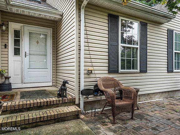 2nd image of 609 9th Avenue