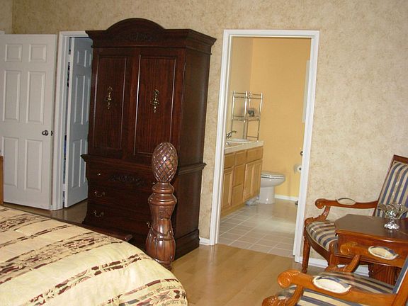 Master Bed (Pic 4)