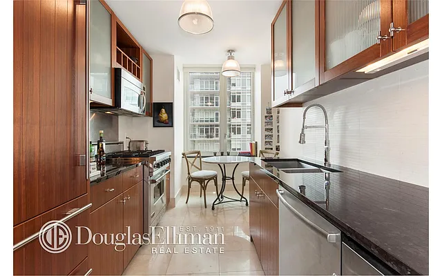 Rented by Douglas Elliman | media 15