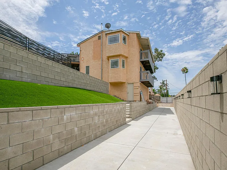 11029 Eldora Ave — Photo 79