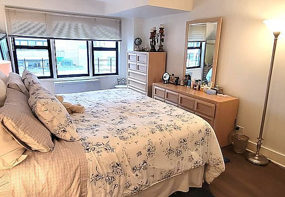 4th image of 220 E 63rd St APT 12J