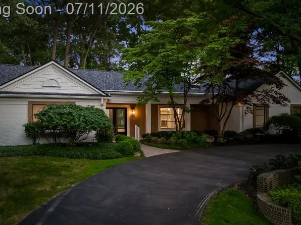 4154 Nearbrook Rd, Bloomfield Hills, MI 48302