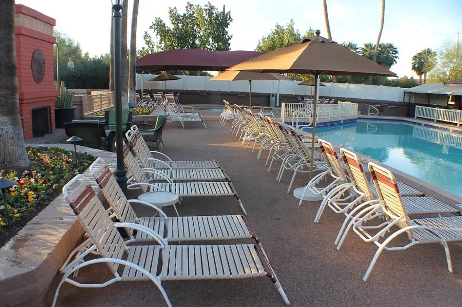 3 bed, 2.0 bath, 1302 sqft, $8,040 — Photo 4