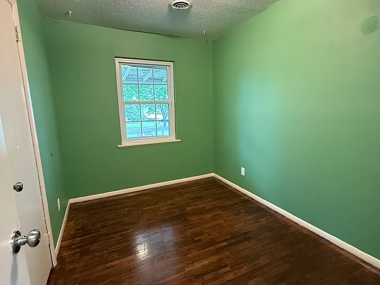 605 N College St — Photo 9
