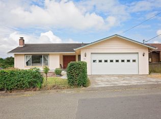 1166 Crestview Dr, Fortuna, CA 95540