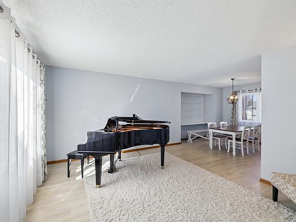 2nd image of 5053 Raintree Dr