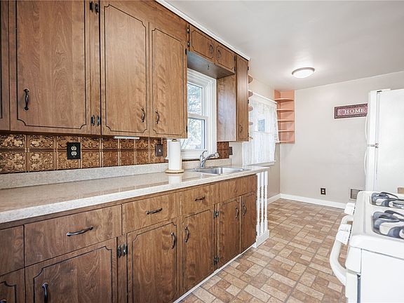 4th image of 259 Cravenwood Ave