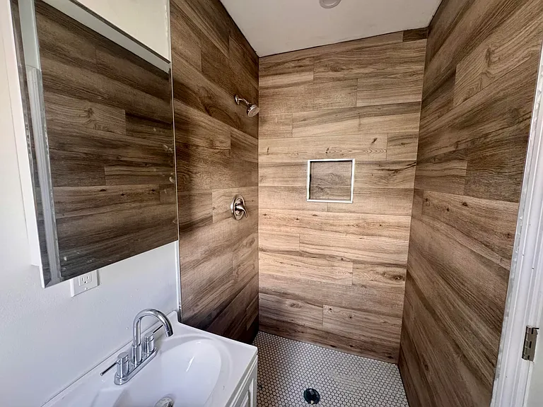 2513 Avenue E — Photo 8