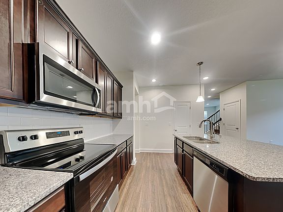 4th image of 453 Banyan Forest Dr