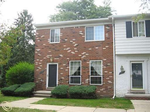 2nd image of 560 Fox Hills Dr S