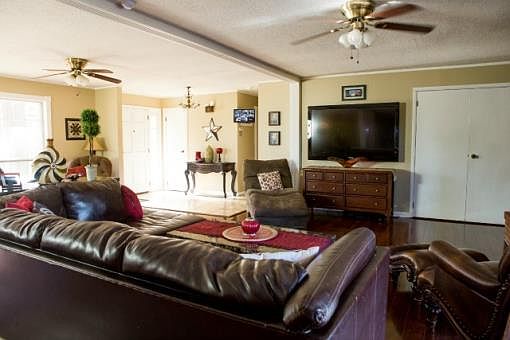5th image of 17001 Harper Dr