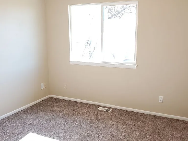 966 W Center St — Photo 9