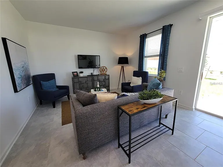 3318 Laurent Loop — Photo 10