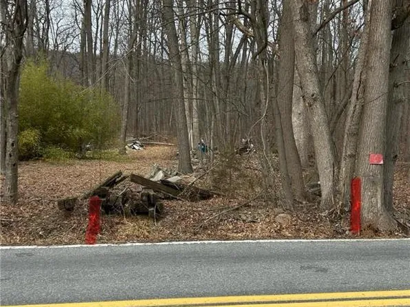 E Center St, Wind Gap, PA 18091