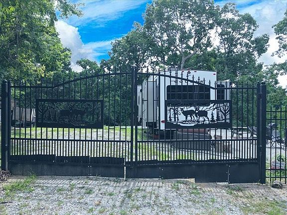 4th image of 7244 Hillcrest Dr