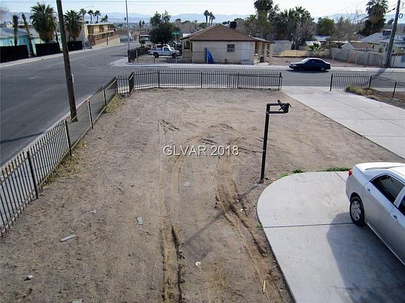 3rd image of 1316 E Carson Ave