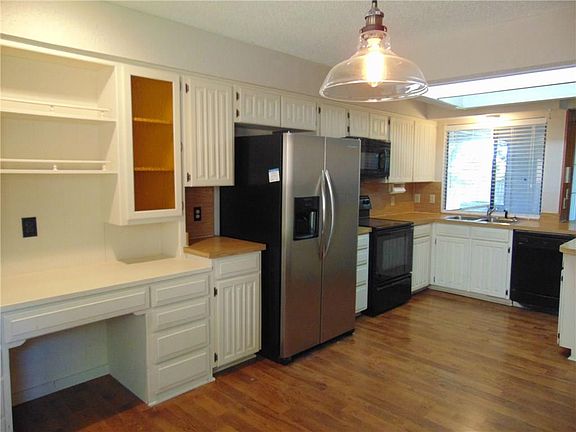 5th image of 915 Highcrest Dr