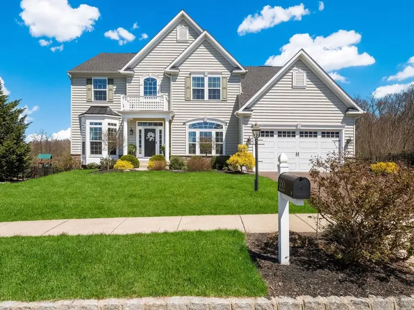 550 Delaware Dr, Sellersville, PA 18960