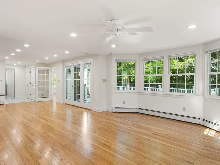 82 Allen Ave — Photo 10