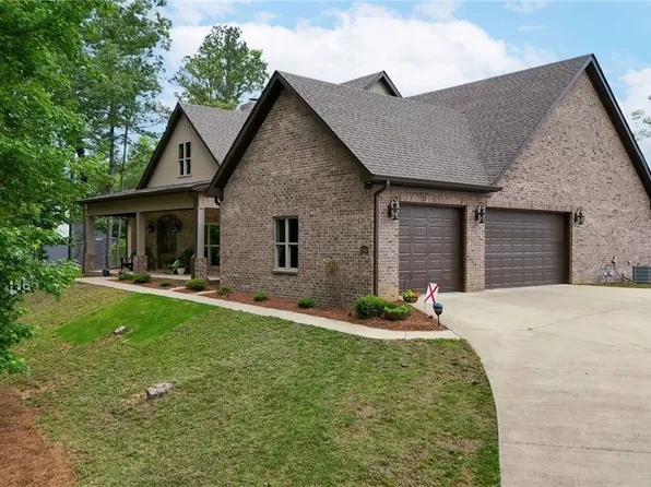 11760 High Cliff Dr, Northport, AL 35475