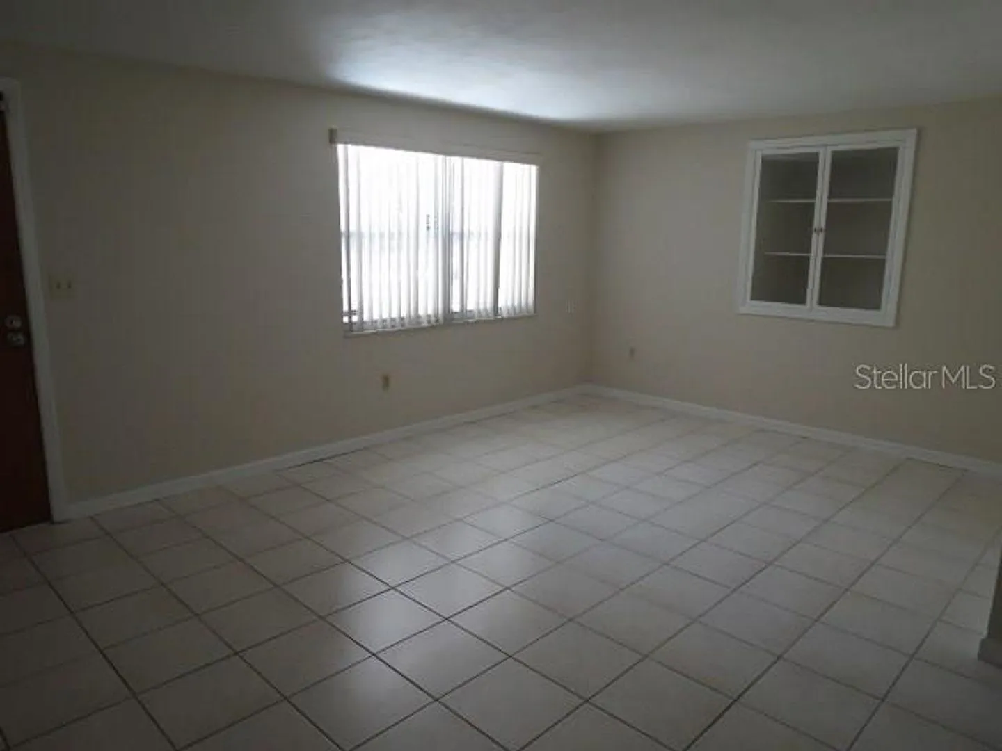 2 Bedroom 1 Bath Attached Garage Huge Backyard — Photo 4