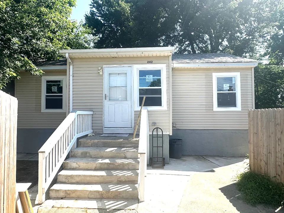 242 Seabreeze Ave