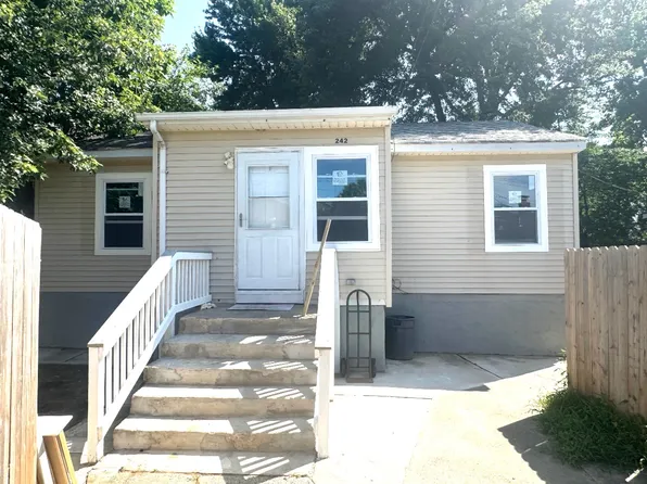242 Seabreeze Ave, Middletown, NJ 07748
