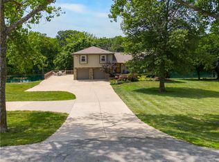 13830 Walnut View Dr, Olathe, KS 66061