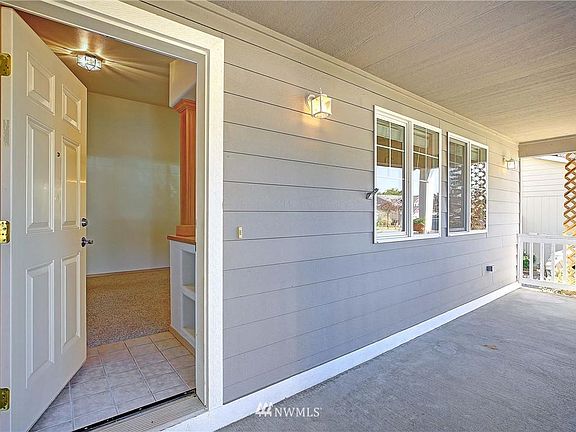4th image of 28029 73rd Ave NW