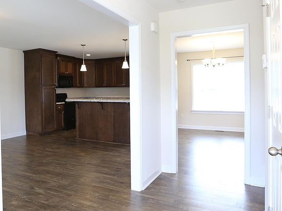 4th image of 907 Yellowstone Dr
