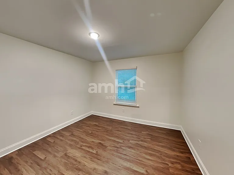 3880 Chivalry Dr — Photo 23
