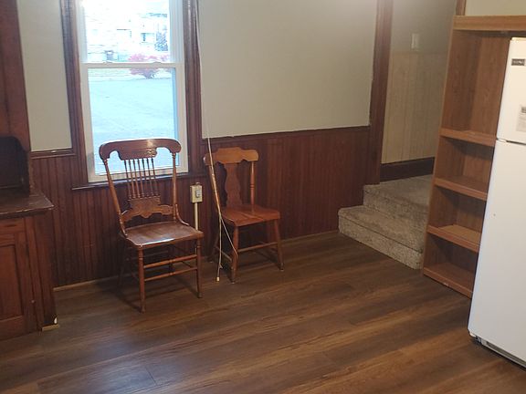 Side view of kitchen