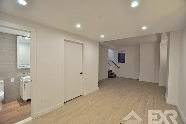 Rented by EXR | media 8