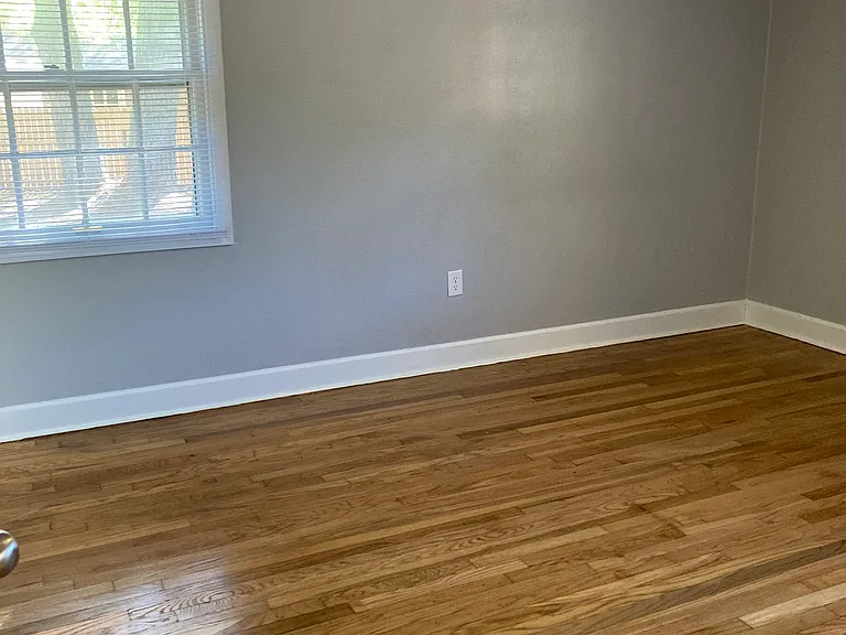 4 Colonial Dr — Photo 4