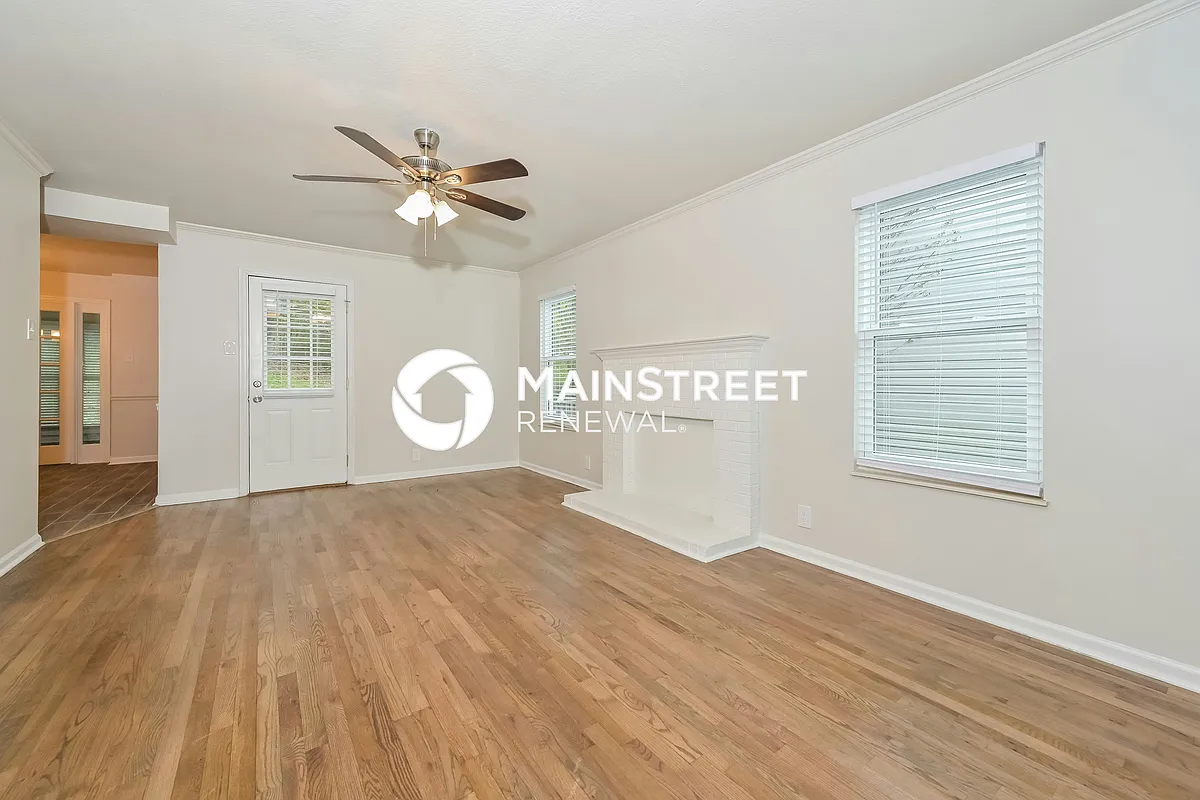 Living Room - 513 Confederate Dr